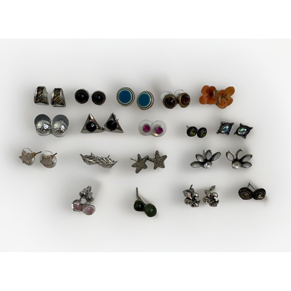 Costume Jewelry Lot Of 18 Pierced Earrings Various Styles & Colors Vtg